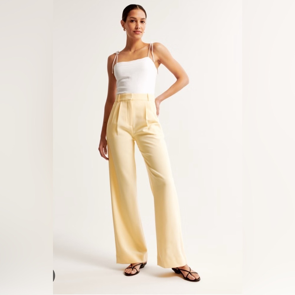 Abercrombie & Fitch Ultra Hight Rise Wide Leg Pant in Yellow, Size 34